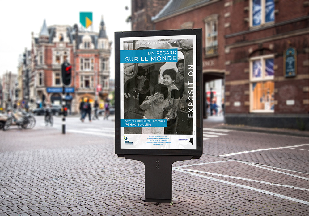 Présentation de l'affiche Un regard sur le monde pour une exposition photo Emmaus